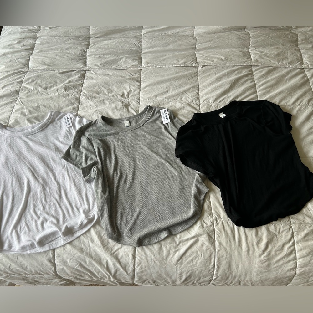 Old navy Ultralite “go dry” lot - 3 size LARGE